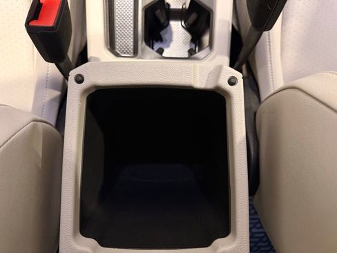 Used 2022 Volkswagen Tiguan SE image 27