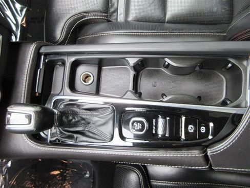 Used 2018 Volvo S90 T6 Inscription w/ Convenience Package image 19