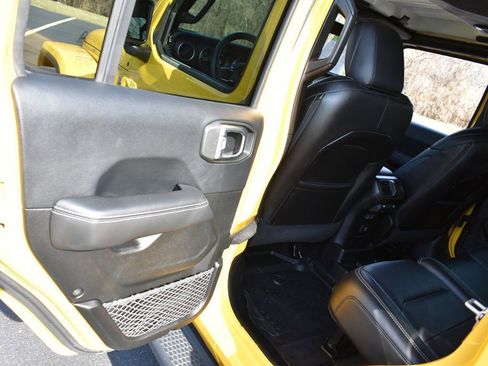 Used 2018 Jeep Wrangler Unlimited Sahara image 29