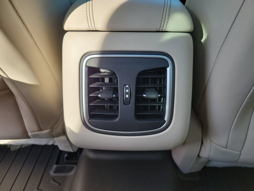 Used 2016 Chrysler 200 C FWD image 16