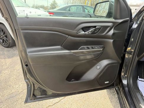 Used 2020 GMC Acadia SLT AWD/4WD image 9