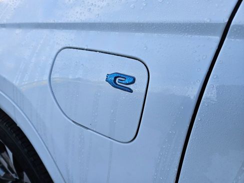 Used 2023 Jeep Grand Cherokee Overland w/ Luxury Tech Group IV image 11