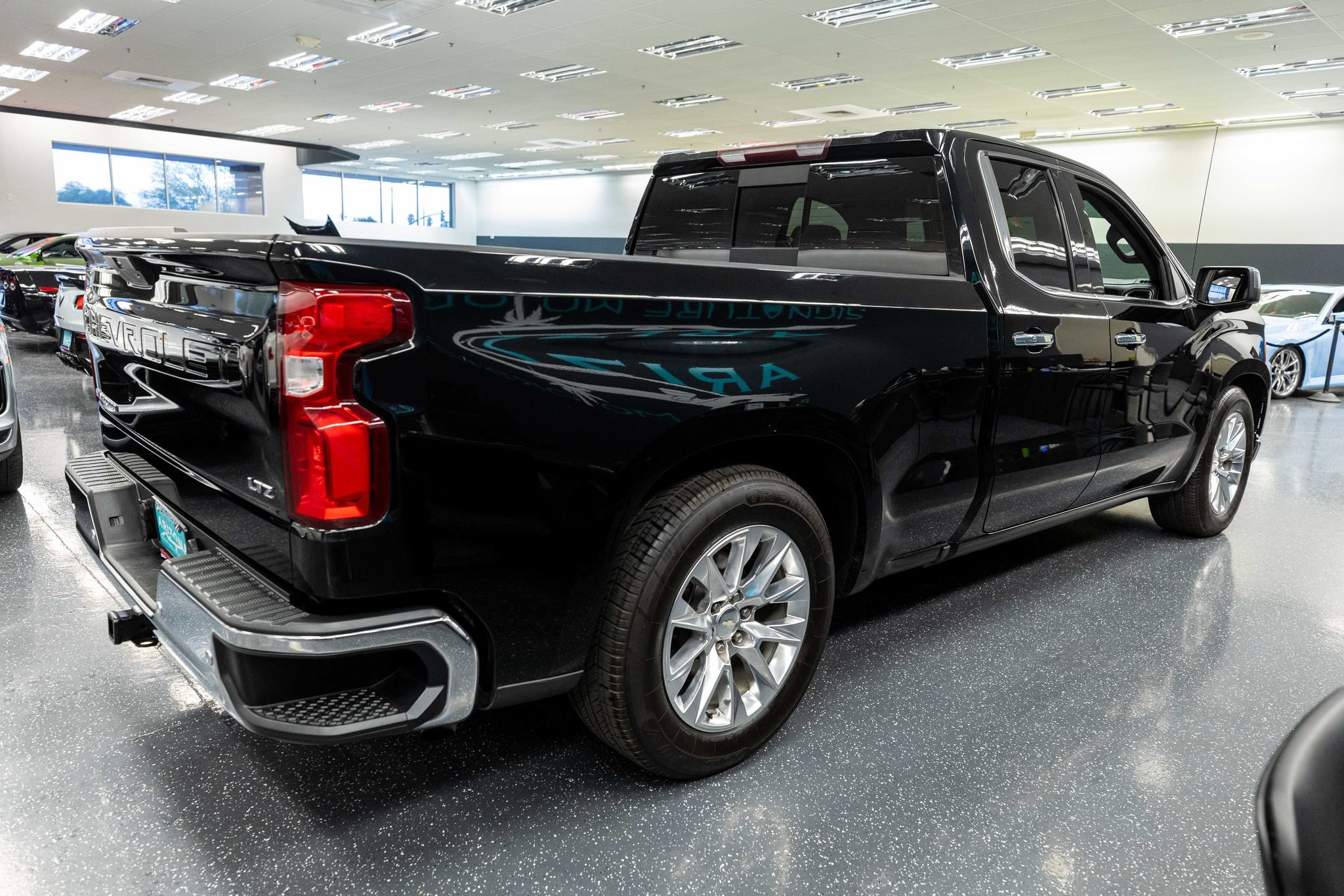 Used 2019 Chevrolet Silverado 1500 LTZ w/ LTZ Plus Package AWD/4WD image 6