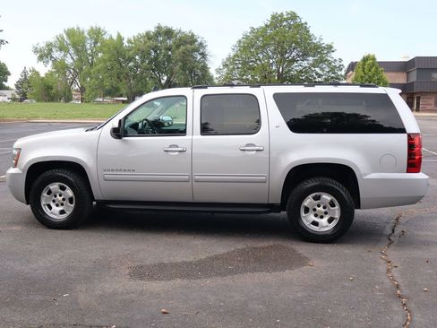 Used 2014 Chevrolet Suburban LT w/ Luxury Package AWD/4WD image 9