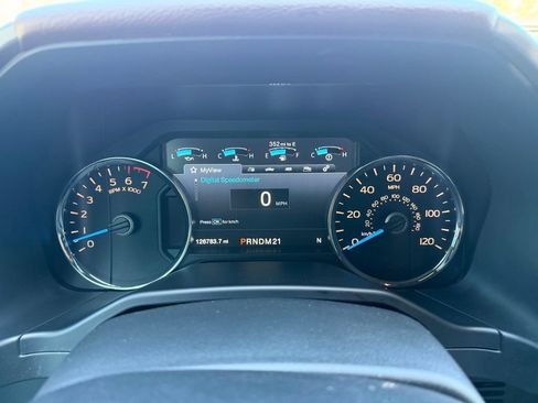 Used 2015 Ford F150 Platinum w/ Equipment Group 701A Luxury AWD/4WD image 17