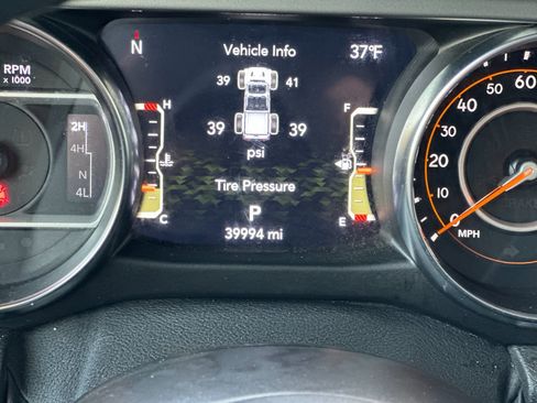 Used 2021 Jeep Gladiator Willys image 24