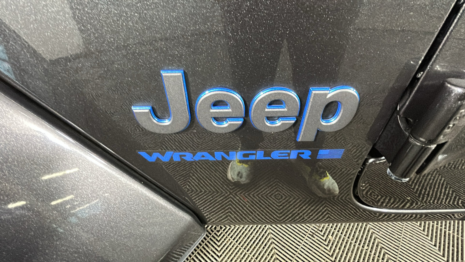 Used 2024 Jeep Wrangler Unlimited w/ Convenience Group AWD/4WD image 11