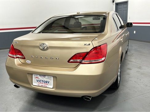 Used 2010 Toyota Avalon image 5