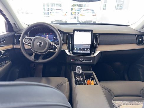 Used 2025 Volvo XC90 B6 Plus image 8