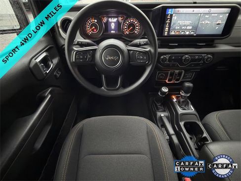 Used 2025 Jeep Gladiator Sport image 12