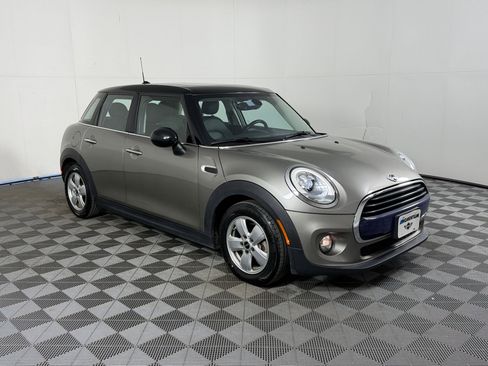 Used 2018 MINI Cooper 4-Door Hardtop FWD image 7