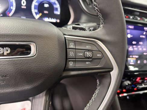 New 2025 Jeep Grand Cherokee Altitude image 25