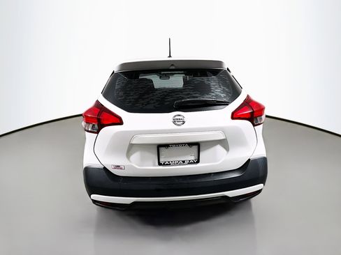 Used 2019 Nissan Kicks SR w/ SR Premium Package image 6