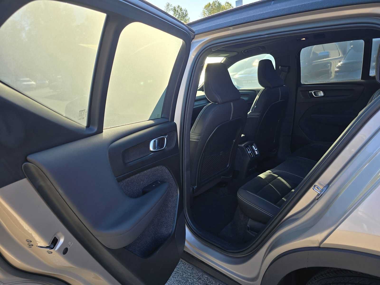 Certified 2023 Volvo XC40 Recharge Ultimate AWD/4WD image 17