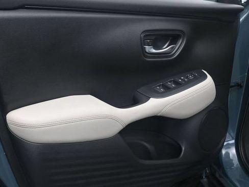 Used 2025 Honda HR-V LX image 17