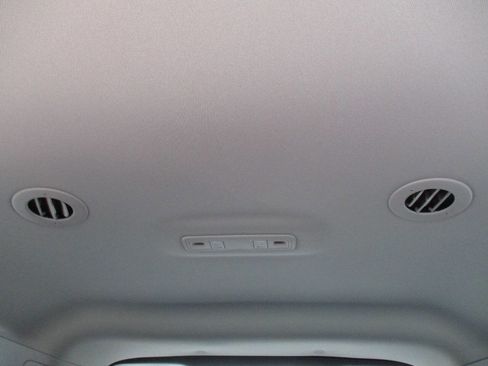 Used 2020 GMC Acadia SLE image 27