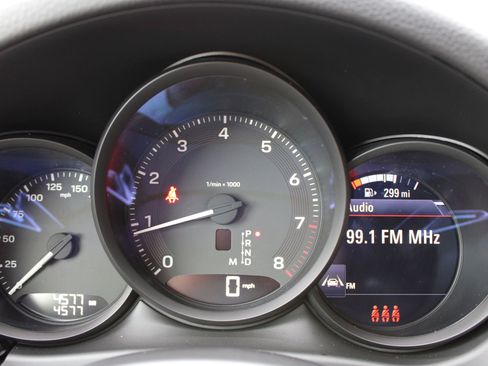 Used 2025 Porsche Macan image 16