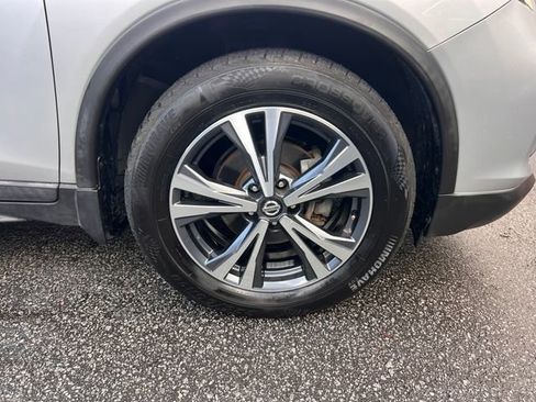 Used 2019 Nissan Rogue SV w/ Premium Package image 33