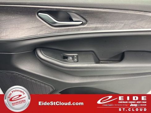 New 2025 Jeep Grand Cherokee Limited w/ Luxury Tech Group II image 28