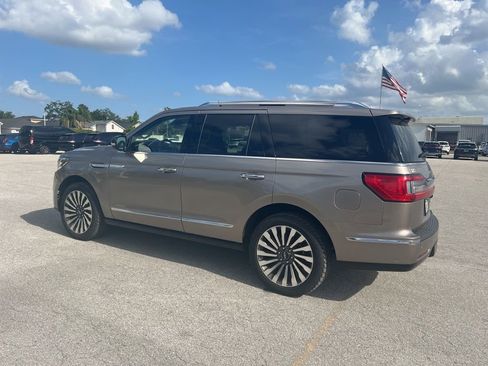 Used 2019 Lincoln Navigator Reserve AWD/4WD image 4