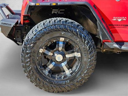 Used 2018 Jeep Wrangler Unlimited Sahara w/ Connectivity Group image 23