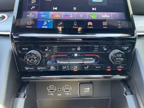 Used 2025 Jeep Grand Cherokee Limited w/ Trailer Tow Package AWD/4WD image 18