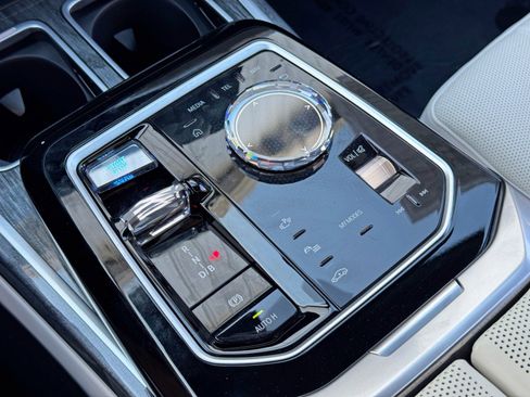 Used 2023 BMW i7 xDrive60 w/ Executive Package 2 image 32