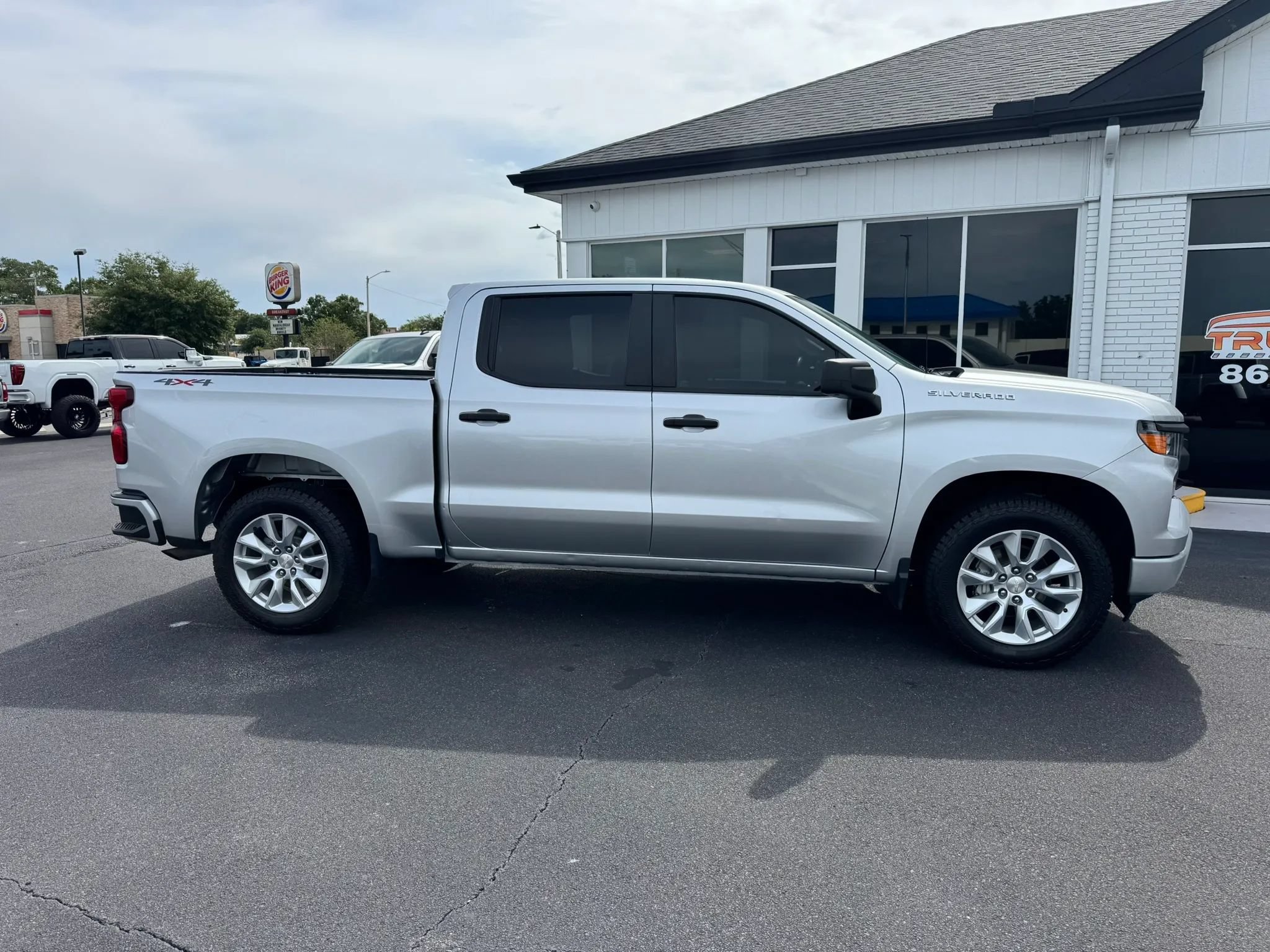 Used 2022 Chevrolet Silverado 1500 Custom AWD/4WD image 5