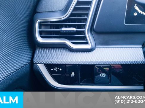 Used 2024 Kia Sportage LX image 32