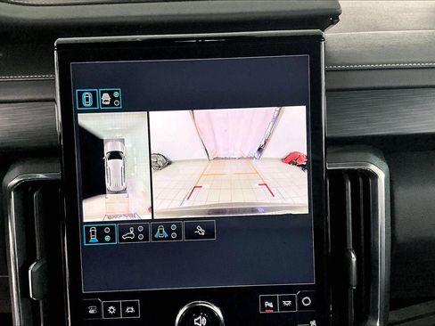 Used 2025 GMC Acadia Elevation image 14