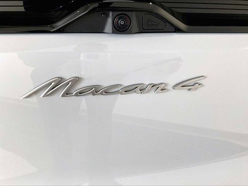 New 2026 Porsche Macan 4 Electric image 32