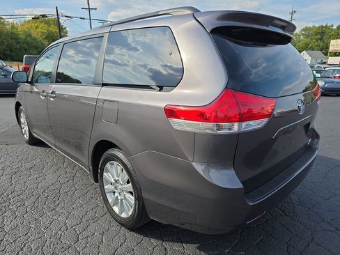 Used 2011 Toyota Sienna LE image 20
