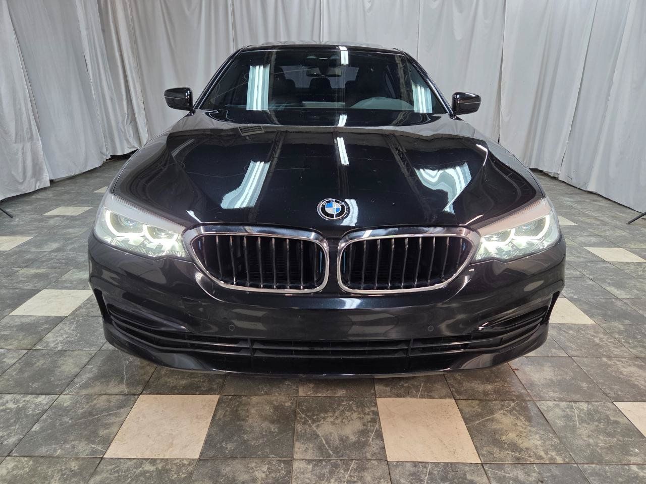 Used 2019 BMW 530e xDrive w/ Convenience Package AWD/4WD image 3