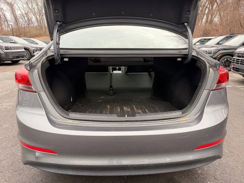 Used 2018 Hyundai Elantra SE FWD image 28
