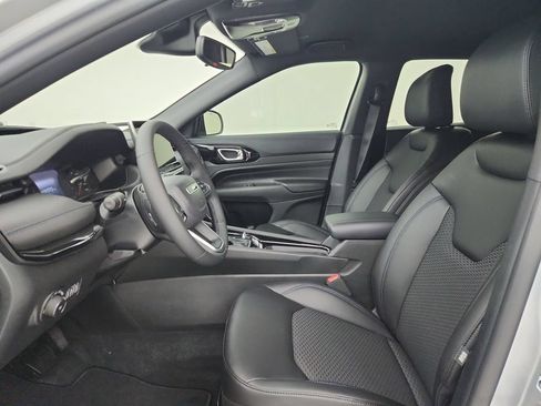 New 2026 Jeep Compass Latitude AWD/4WD image 18