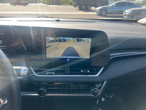 Used 2025 Chevrolet Equinox LT image 17