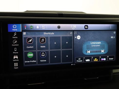 Used 2025 Jeep Gladiator Mojave AWD/4WD image 30