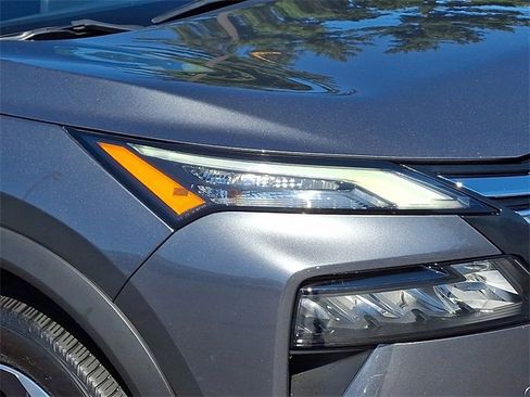 Used 2024 Nissan Rogue SV image 9
