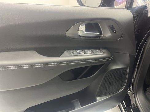 New 2026 Chrysler Pacifica Select image 6