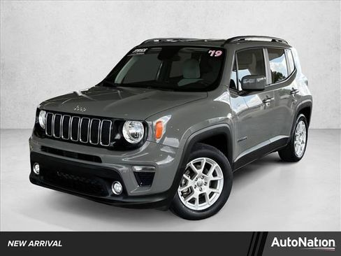 Used 2019 Jeep Renegade Latitude image 1