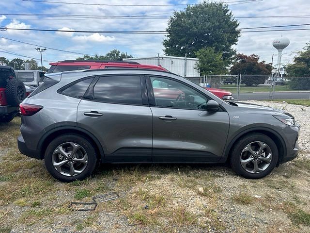 Used 2025 Ford Escape ST-Line FWD image 10