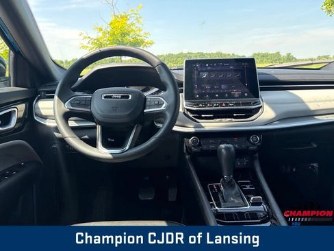 Used 2025 Jeep Compass Limited AWD/4WD image 2