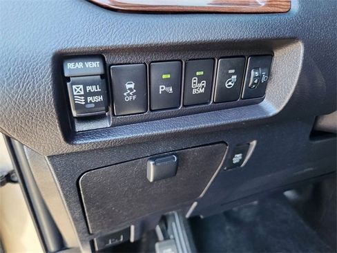 Used 2017 Toyota Sienna Limited Premium w/ Outdoor Package image 21