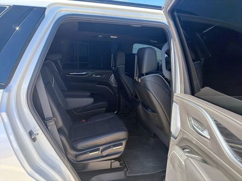 Used 2024 Cadillac Escalade V w/ LPO, ONYX Package image 25
