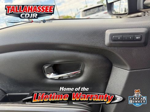 Used 2023 Nissan Titan PRO-4X w/ Pro-4x Convenience Package AWD/4WD image 16