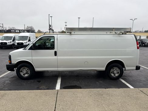 Used 2015 Chevrolet Express 2500 Extended image 5