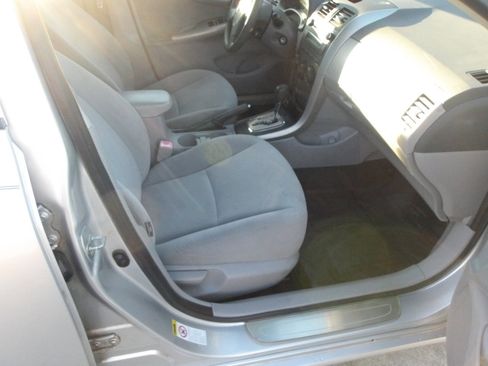 Used 2010 Toyota Corolla image 10