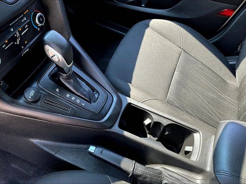 Used 2018 Ford Focus SE image 15