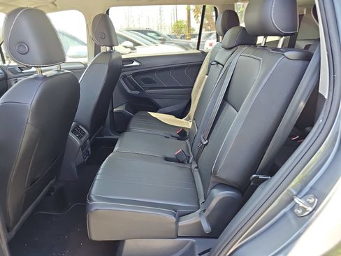 Used 2023 Volkswagen Tiguan SE w/ Panoramic Sunroof Package FWD image 10
