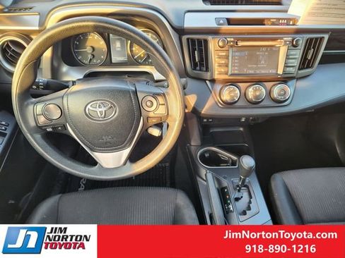 Used 2018 Toyota RAV4 LE image 28